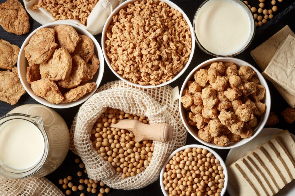 Содержащие сою. Текстурат соевого белка. Продукты из сои. Что такое соя продукт. Соя продукты из сои