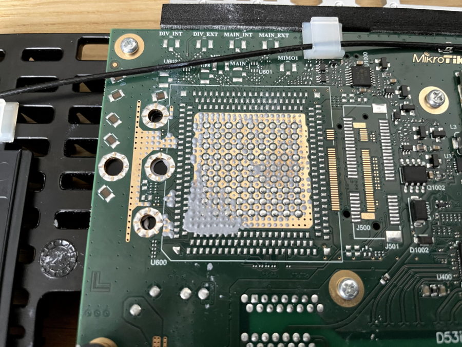 Обзор роутера Mikrotik hAP AC3: медленный Wi-Fi, страшная прошивка и тюбик термопасты8