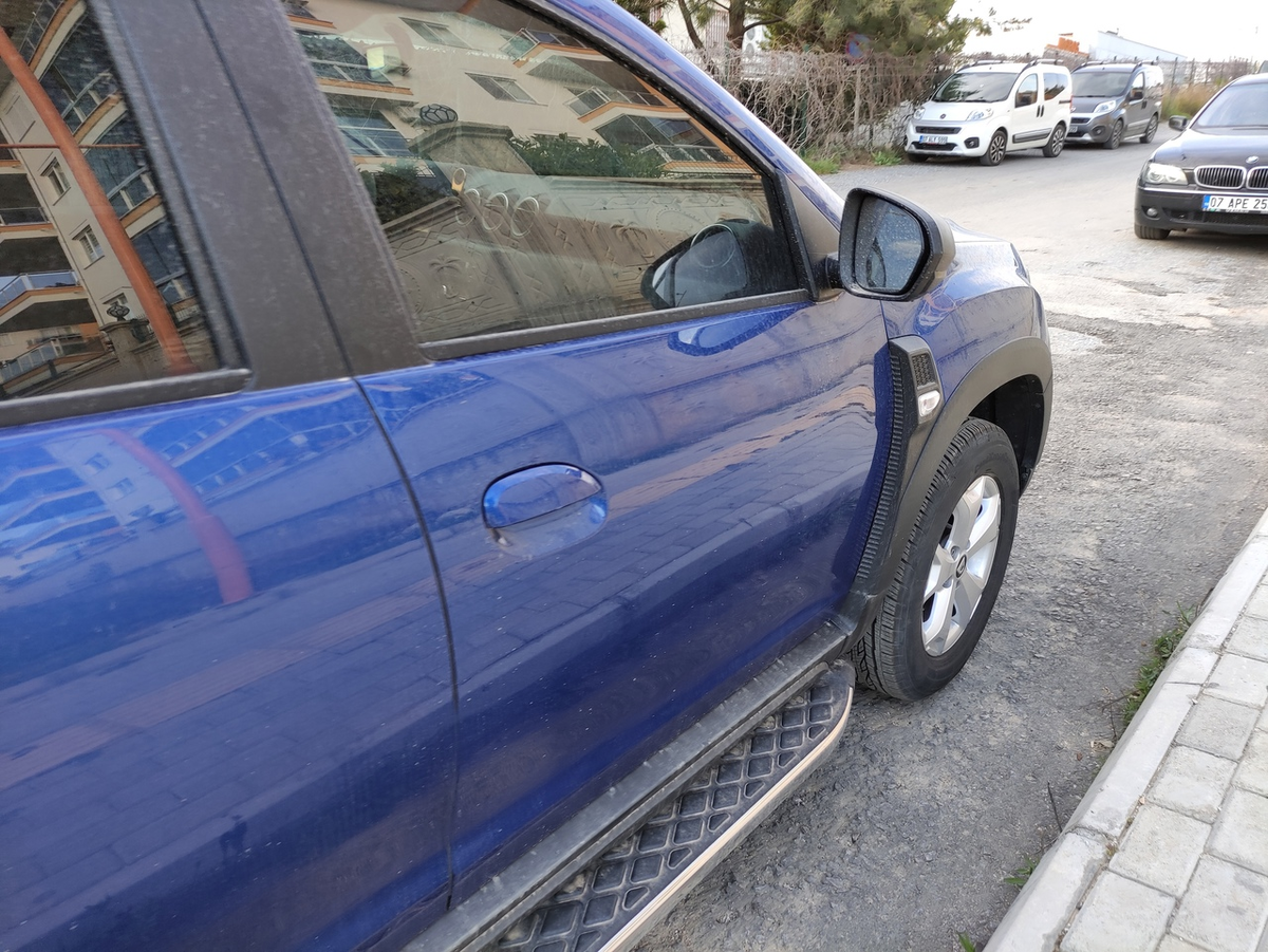 На "Даче" этот элемент так же есть, как и на "Рено" (следующее фото)