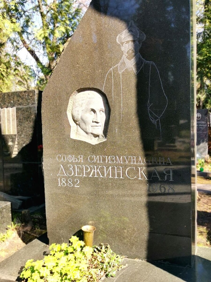 Могила Левитана на Новодевичьем кладбище