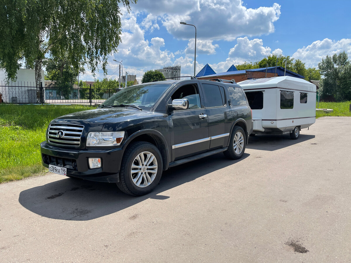 Так выглядит мой автопоезд. В качестве тягача используется Инфинити QX56, а прицеп у меня советского производства "Роствертол 8120"