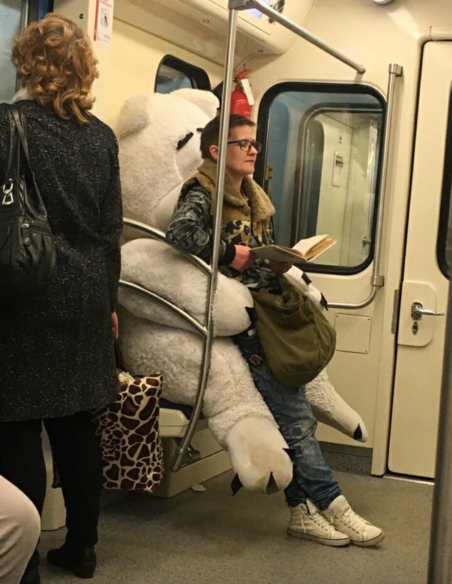 метро смешные. странные люди в московском метро. смешное метро. чудики в московском метро. смешные люди в метро.