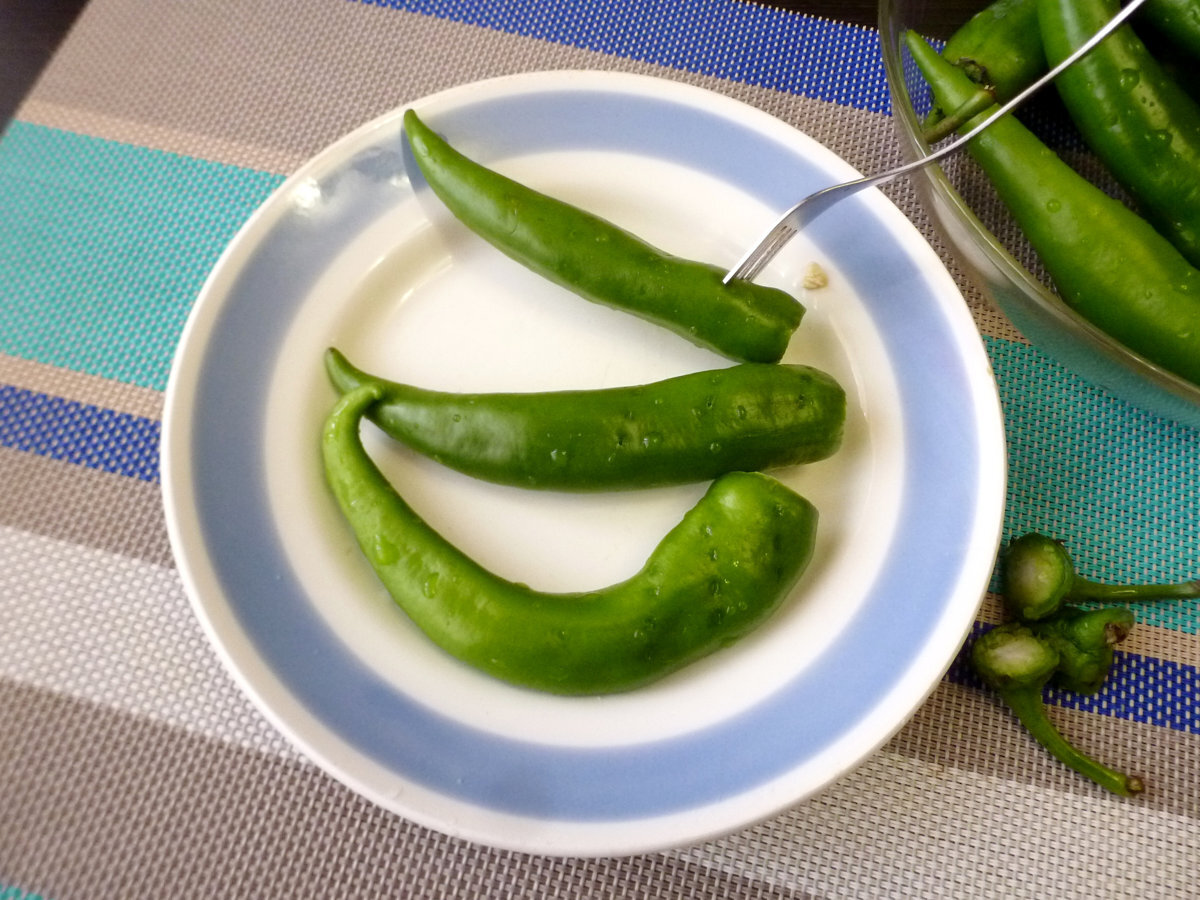 Зеленый перец в масле по-грузински (წიწაკა ზეთში)