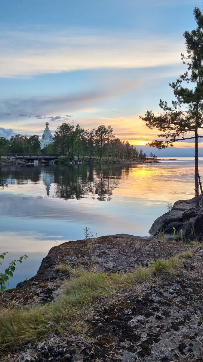 Вид на Никольский скит. Лучшее место для просмотра закатов на Валааме.