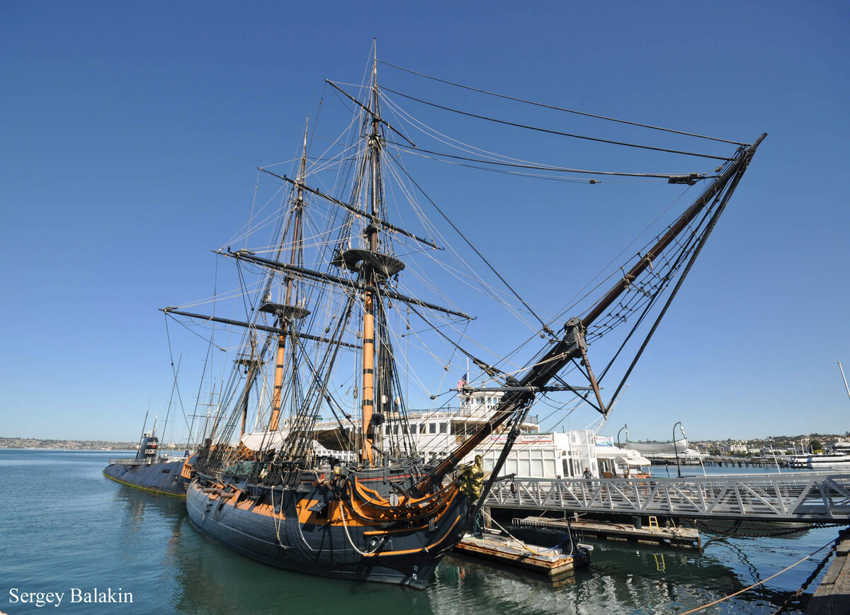 Корабль-музей «Сёрпрайз» (HMS «Surprise») у причала в Сан-Диего, США, 2013 г. Фото автора