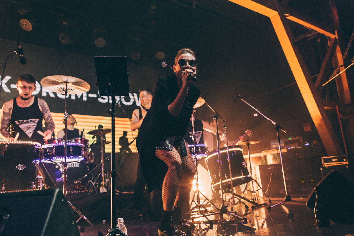 Это, кстати, да, фото нашего коллектива с концерта Rock Drum Show 