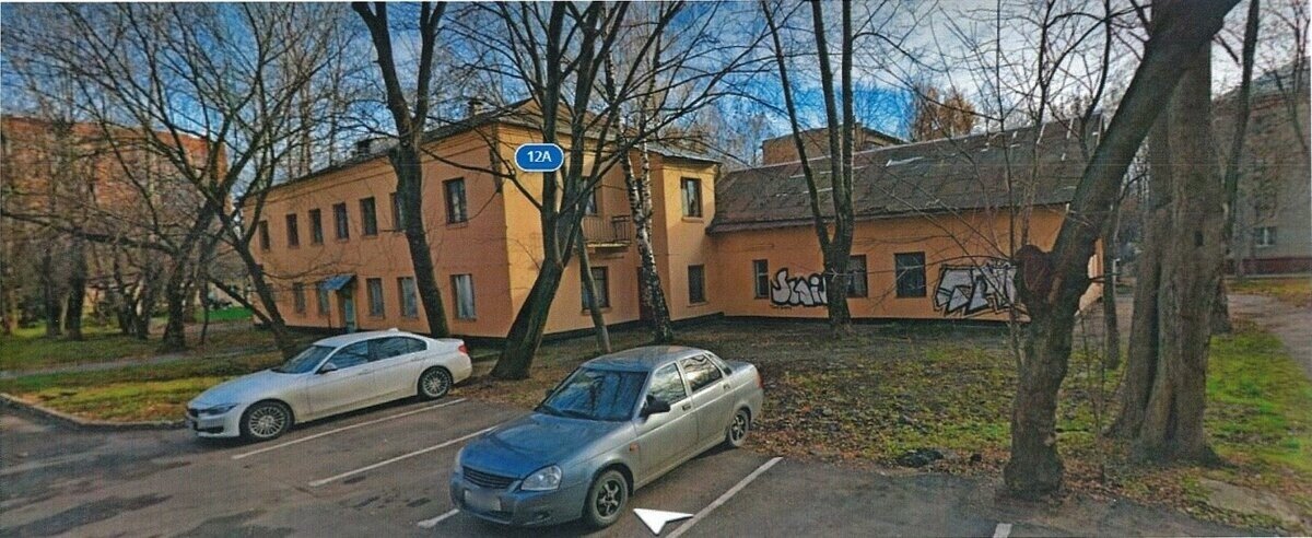 Пустующее здание бывшего детского сада по адресу: ул. Байкальская, д. 12А