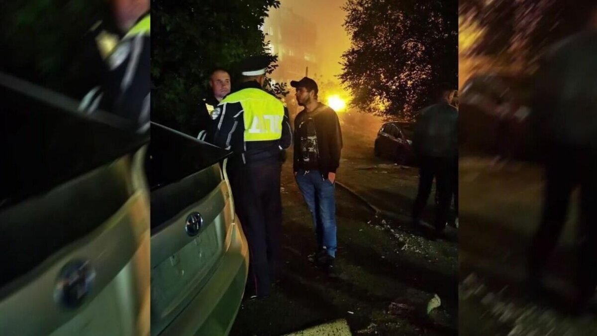     Полицейские привлекли к ответственности водителя, снесшего подъездную стену дома во Владивостоке. Выяснилось, что у мужчины не было прав.