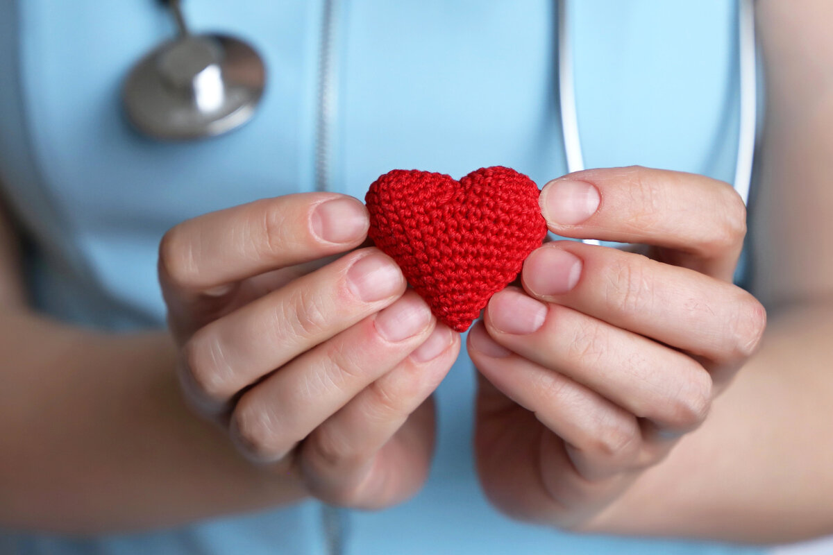     Врачи рассказали о самом странном симптоме сердечных заболеваний: проверь себя и мужа!