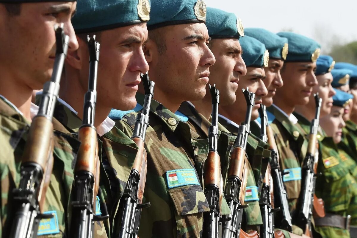 Русские в таджикистане 2023. Армия Таджикистана 2023. Вооружённые силы Таджикистана. Таджикская армия. Форма таджикской армии.