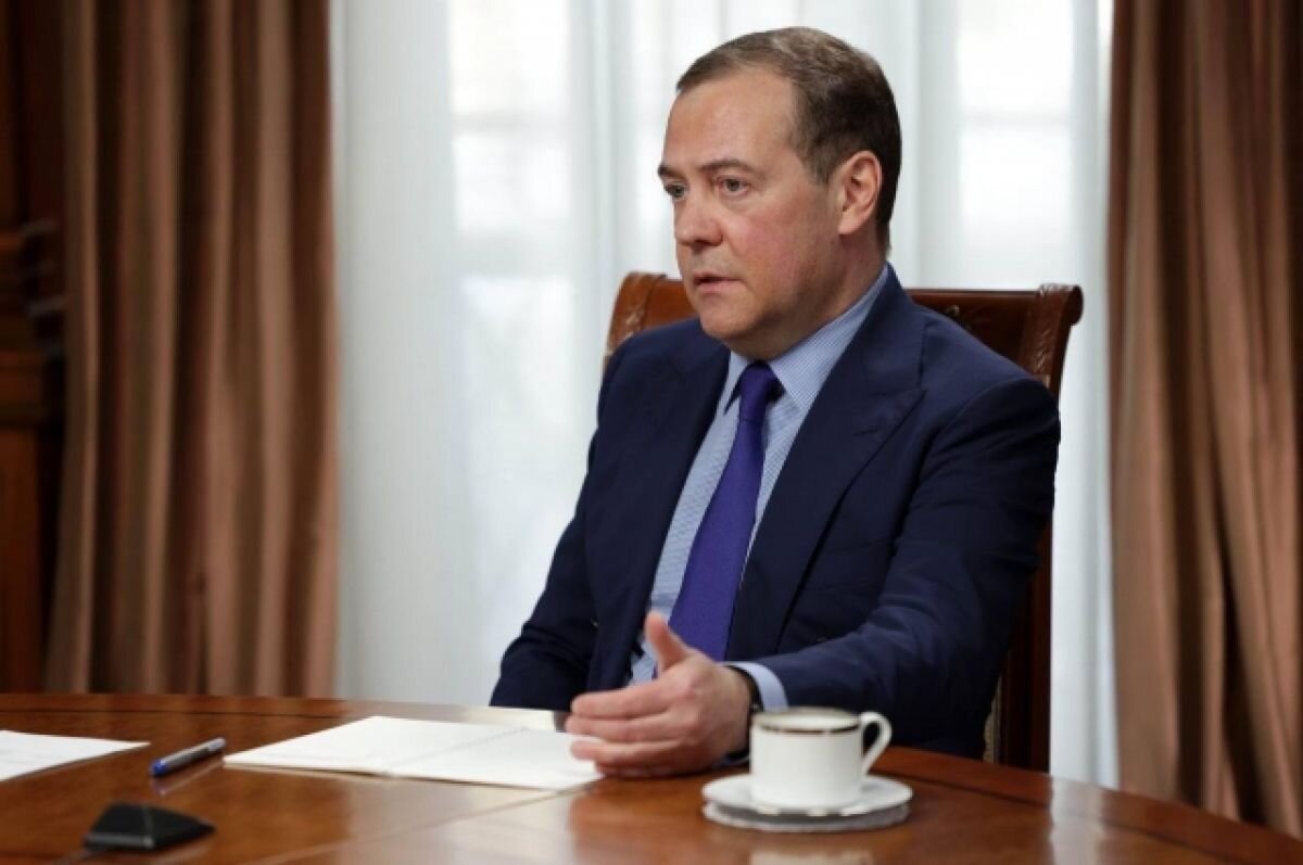    Медведев заявил о начале строительства вертикали власти в новых регионах