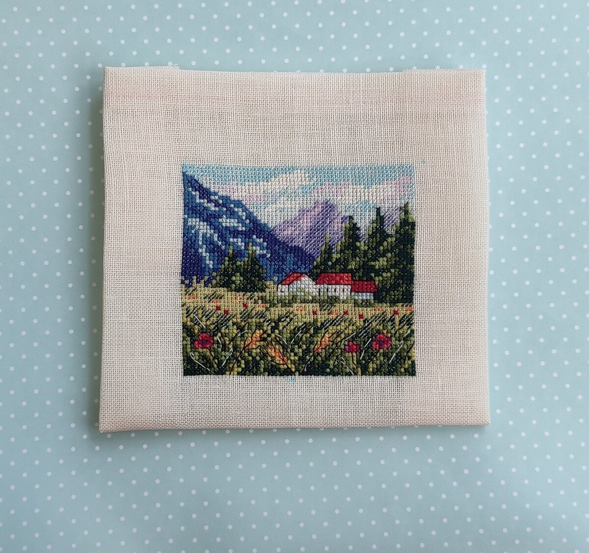 готовый отшив трех наборов на одном отрезе канвы. здесь и далее все фото сделаны автором блога. листайте галерею