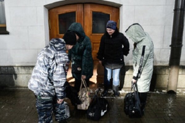 Проверка сумок. Фото РИАМО/Николай Корешков