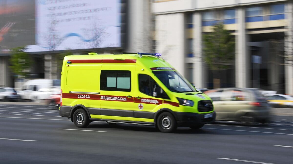    Автомобиль скорой помощи на улице в Москве© РИА Новости / Кирилл Каллиников