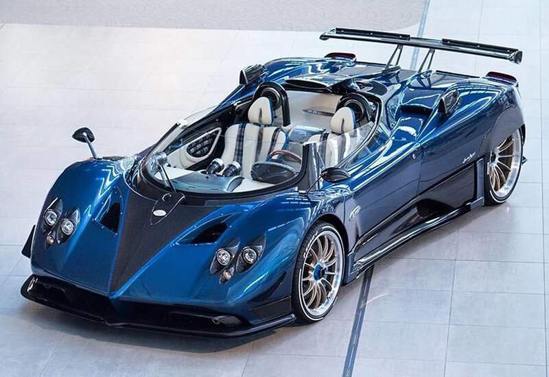 Уникальная Pagani Zonda HP Barchetta стала самым дорогим новым автомобилем. В интервью изданию Top Gear глава марки Горацио Пагани сообщил, что суперкар стоит 15 миллионов евро (1,1 миллиард рублей). Это дороже стоимости существующего в единственном экземпляре Rolls-Royce Sweptail, который оценили в 11,2 миллиона евро.