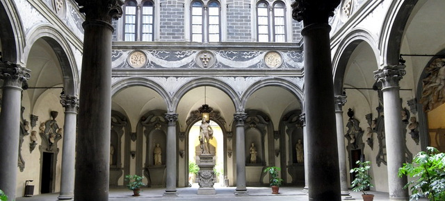 палаццо Медичи во Флоренции, внутренний двор