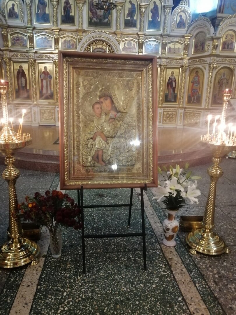 Вот она - знаменитая чудотворная икона Божией Матери "Взыскание погибших". Фото автора. 