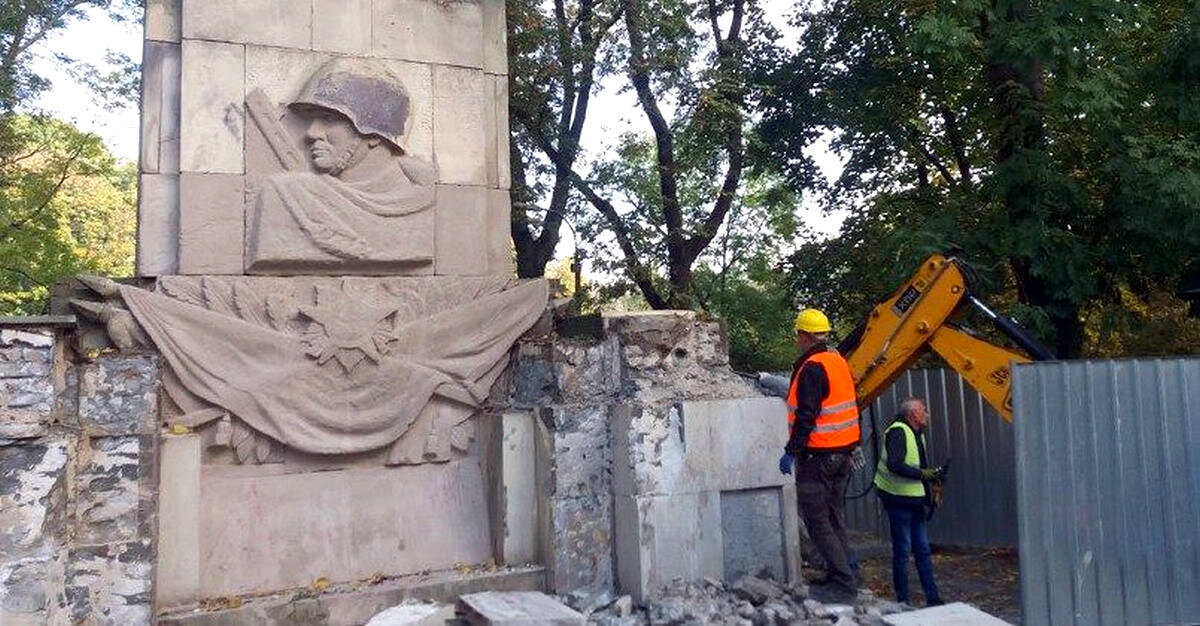 Советские памятники в польше