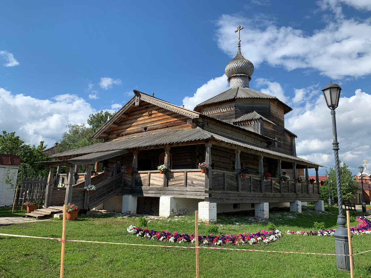 Храм в честь Троицы Живоначальной.