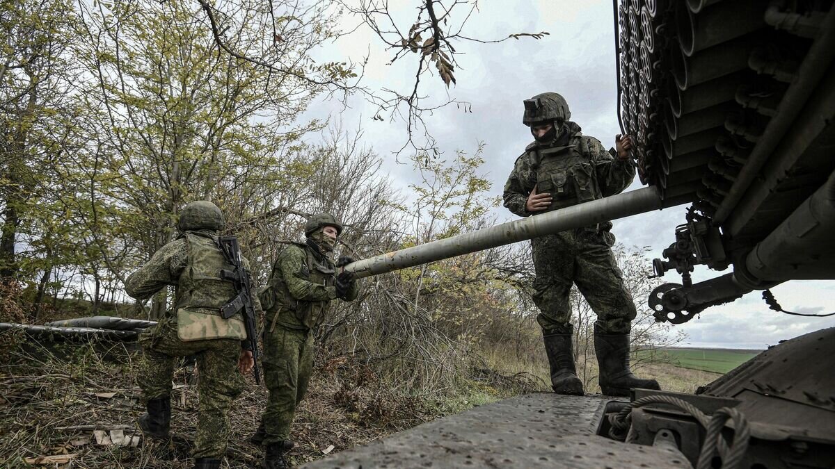    Работа расчета реактивной системы залпового огня БМ-21 "Град" ВС РФ в Запорожской области© РИА Новости / Константин Михальчевский