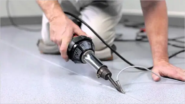 Как склеить линолеум