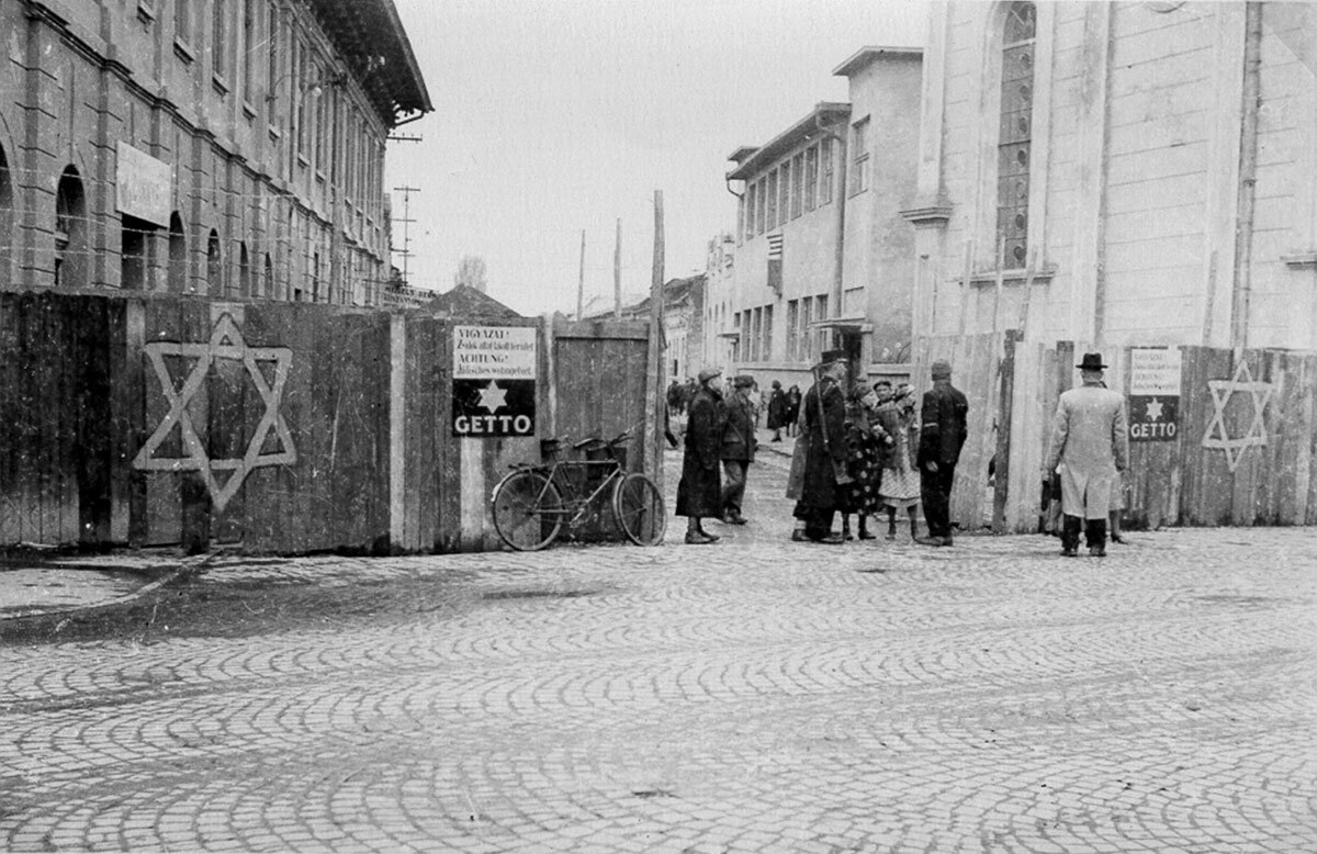 Холокост Варшавское гетто. Варшавское гетто 1941-1942. Евреи в Варшавском гетто. Гетто в Варшаве в 1943 жизнь евреев. Гетто в период второй