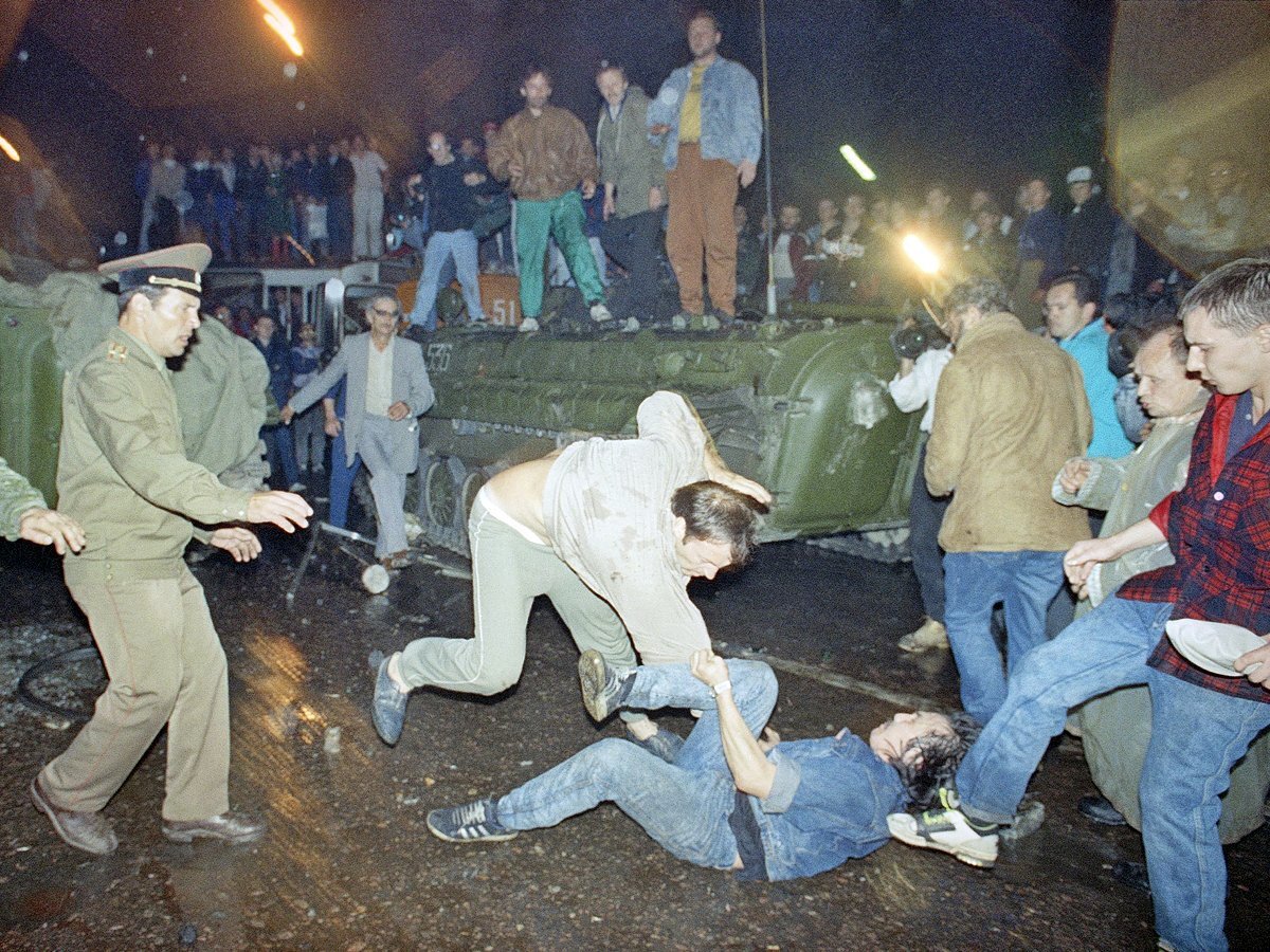 В ссср погибло. Жертвы августовского путча 1991. Августовский путч 1991 Останкино. Августовский путч 1991 ночь. Путч в Москве 1991 погибшие в.