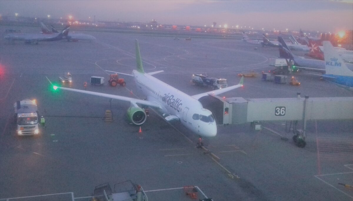 Встретить рассвет в аэропорту вполне разумно, если в вашем распоряжении только два дня.