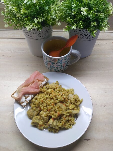 Обед: плов и закуска