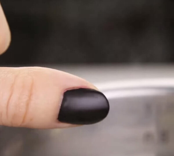 Как сделать любой лак для ногтей матовым в домашних условиях.