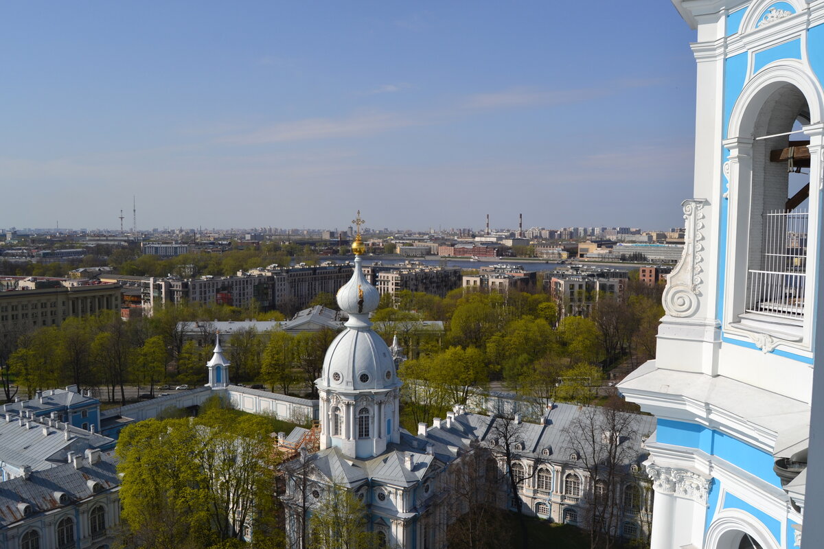 Смольный монастырь в Санкт Петербурге купола