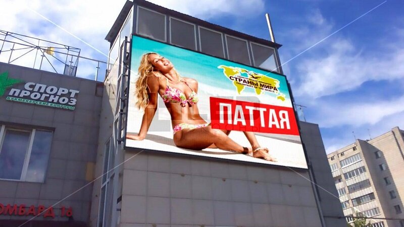 Светодиодный LED медиафасад над входом в здание