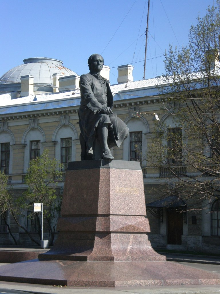 Памятник М.В. Ломоносову в Петербурге (фотография авторская)