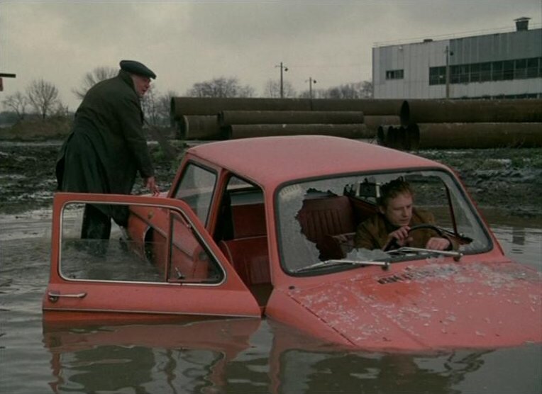 Кадр из фильма "Слезы капали", снятого кинорежиссером Георгием Николаевичем Данелия в 1982 году
