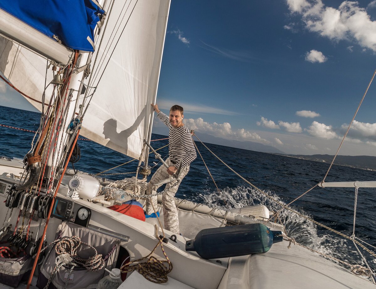 путешественник переплыл море на яхте 16. федор конюхов на весельной лодке. путешественник переплыл море на яхте 16. фёдор конюхов на лодке в тихом океане. фёдор конюхов путешественник путешествия.