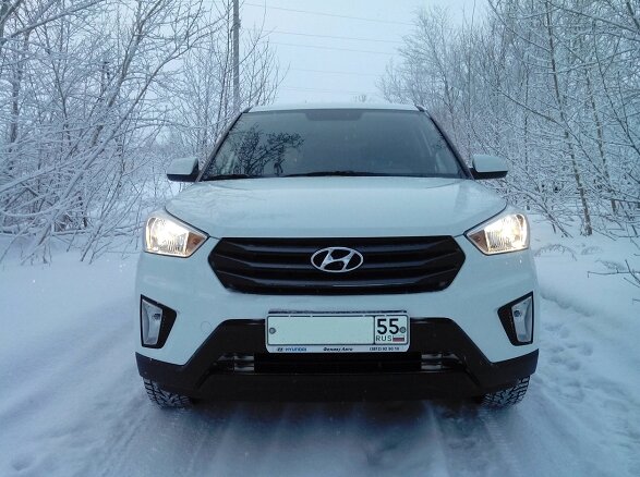 Передняя часть автомобиля получилась массивной и вместе с тем гармоничной