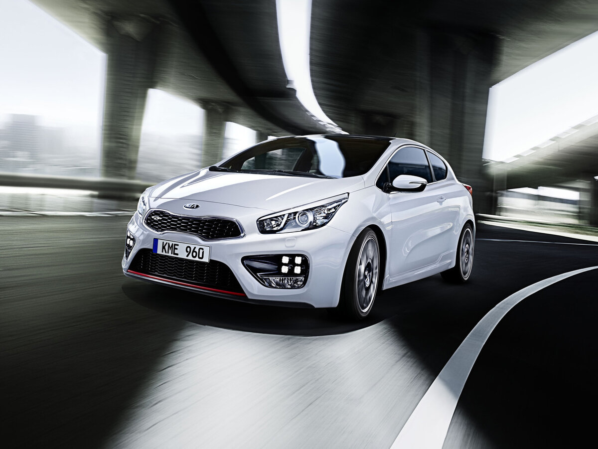 Kia Pro_Cee'd GT – первенец GT-линейки Kia. Ячеистая решетка и красные акценты стали фирменными отличиями многих GT-версий
