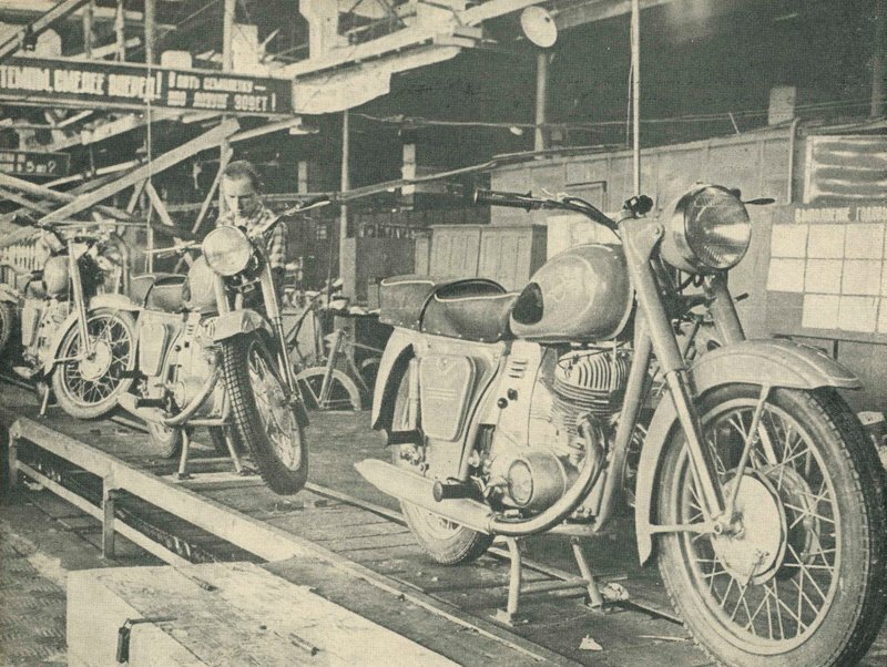 ИЖ-56 с мягким сидением из ревертекса на поточной линии завода