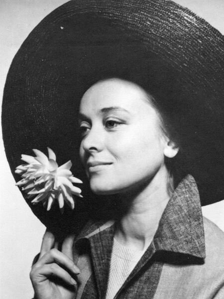 Для мужчин она была музой и богиней