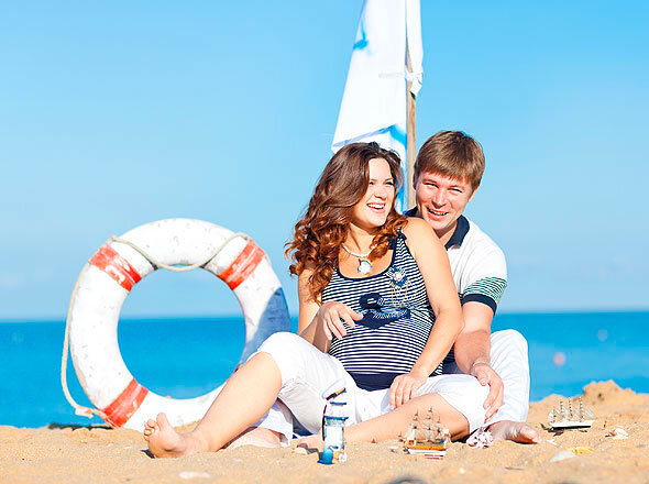 В таких случаях будущей маме может понадобиться квалифицированная медицинская помощь, поэтому с поездками не стоит рисковать.