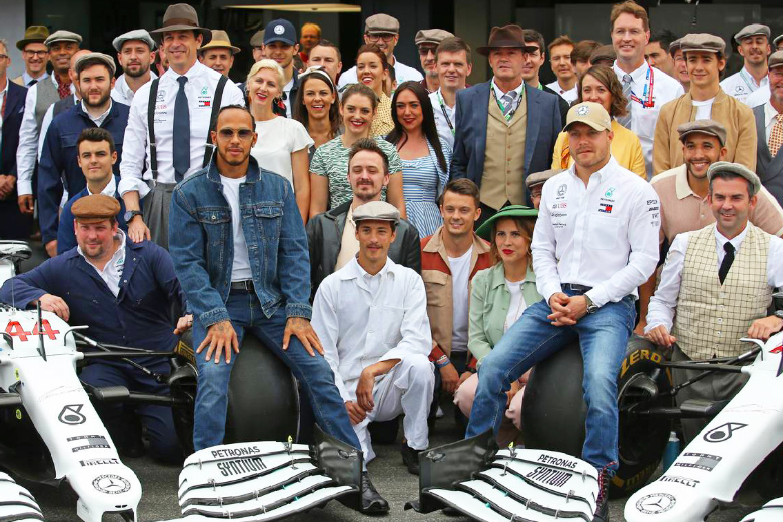 В этот раз Mercedes без воскресных фотографий с кубками.