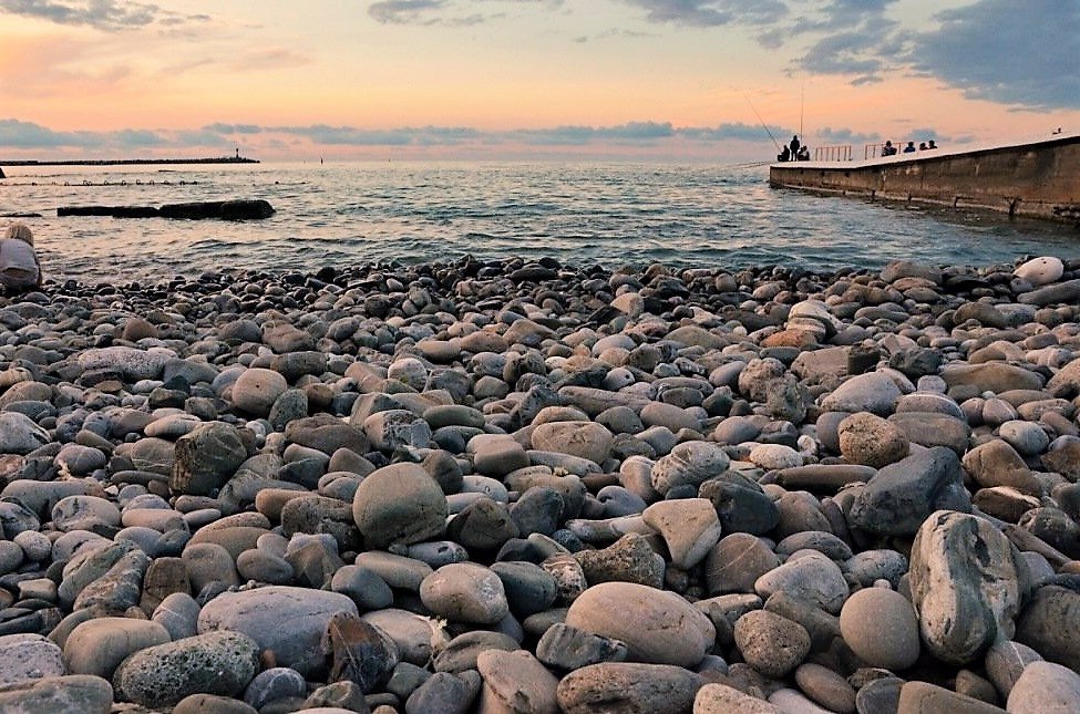 Сочи пляж из камней.