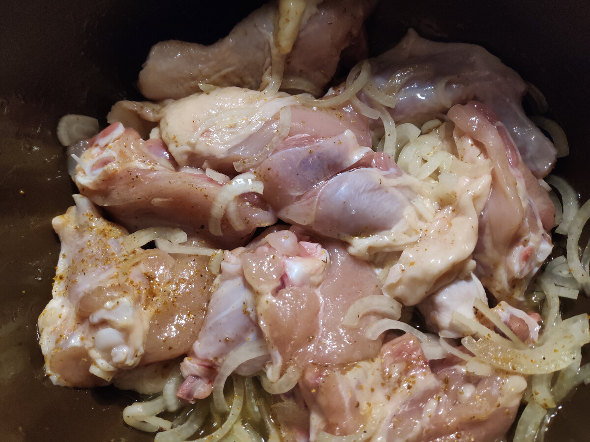 Вкуснятина из. Голень куриная в духовке. Фаршированная курица в духовке. Тушеные бедра. Голень в тесте.