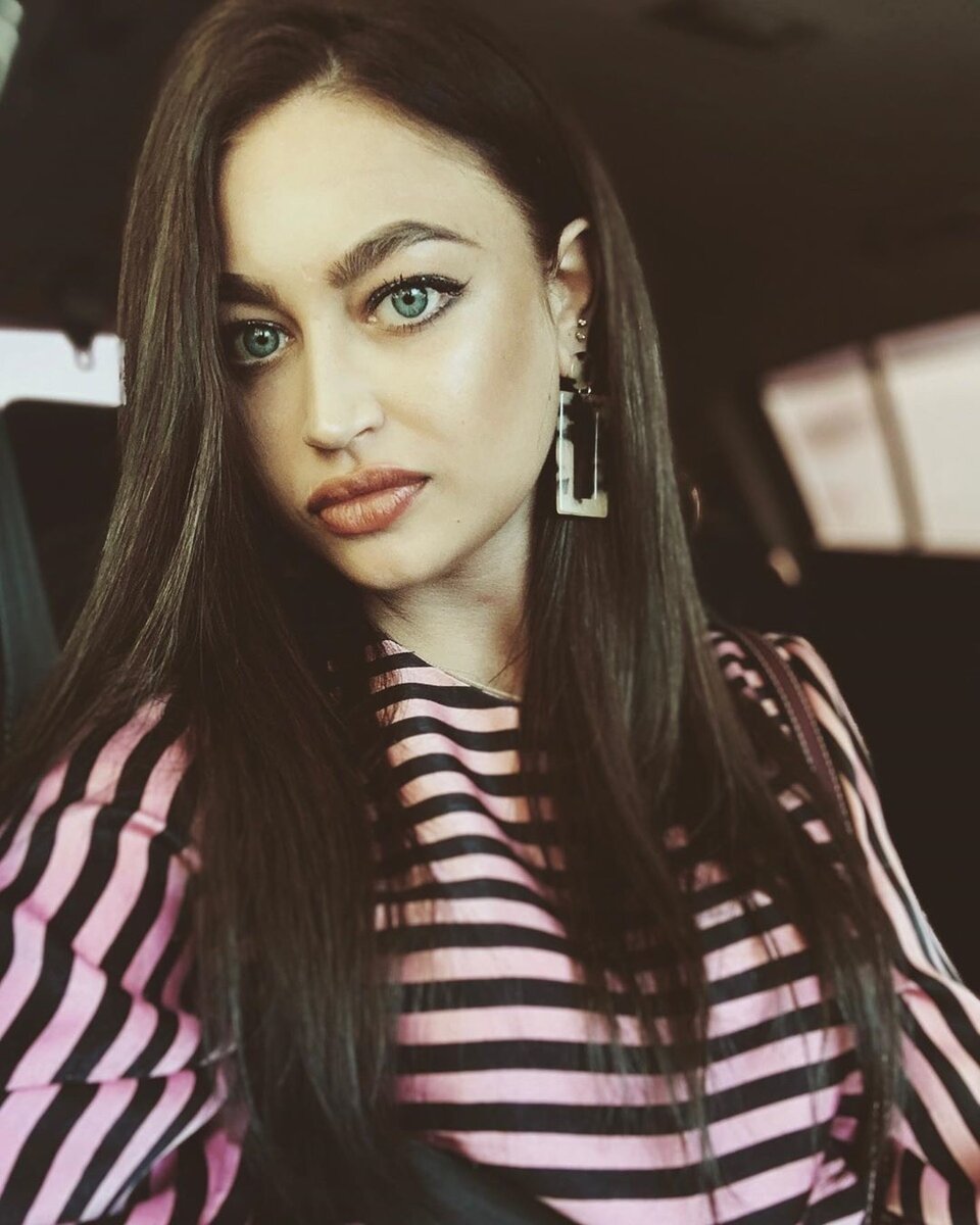 Алине 21 год, она пришла на "ДОМ-2" к Саймону
Фото: "Инстаграм"