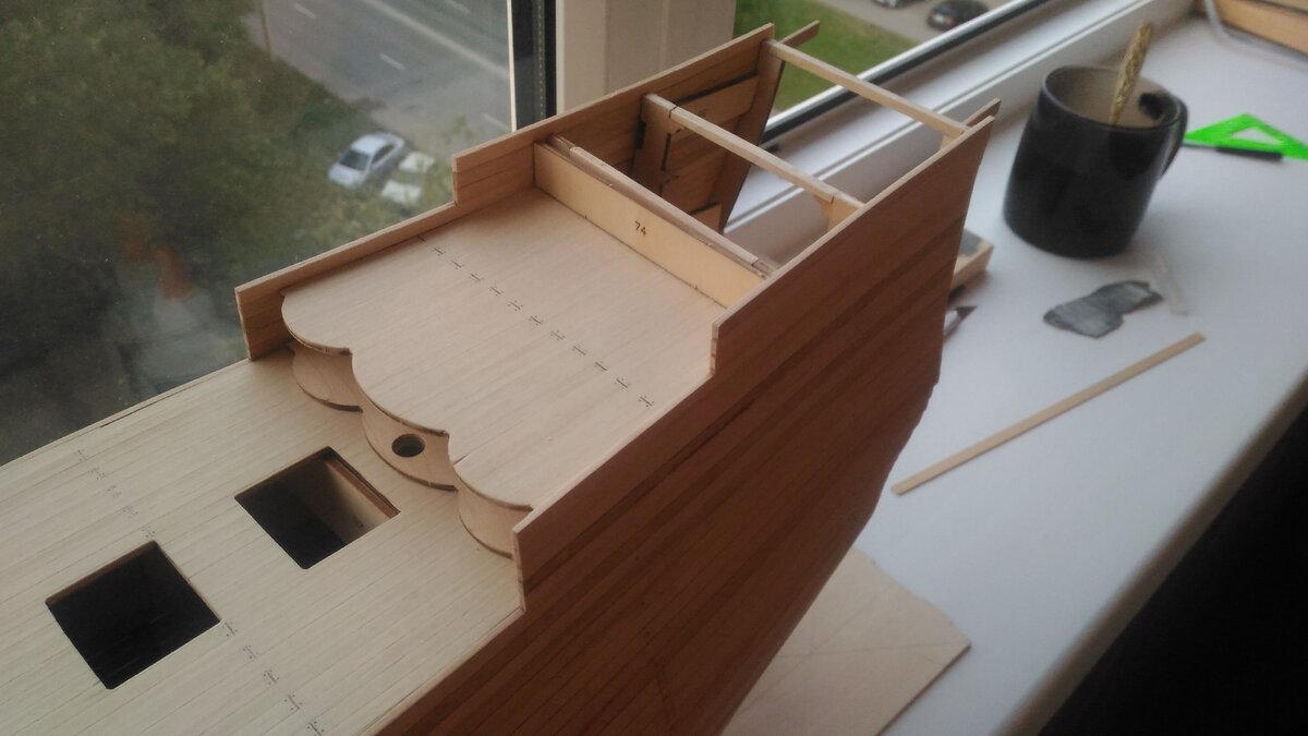 Одновременно доделал обшивку корпуса.  