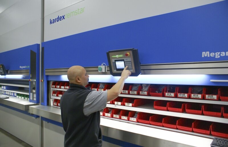 Автоматизированный шкаф для хранения запчастей