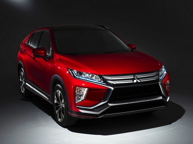 На фото новый японский субкомпактный кроссовер Мицубиси Эклипс Кросс 2019 модельного года
