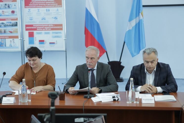 Слева направо: первый зампред правительства Ульяновской области Екатерина Уба, губернатор Сергей Морозов, региональный министр здравоохранения Сергей Панченко