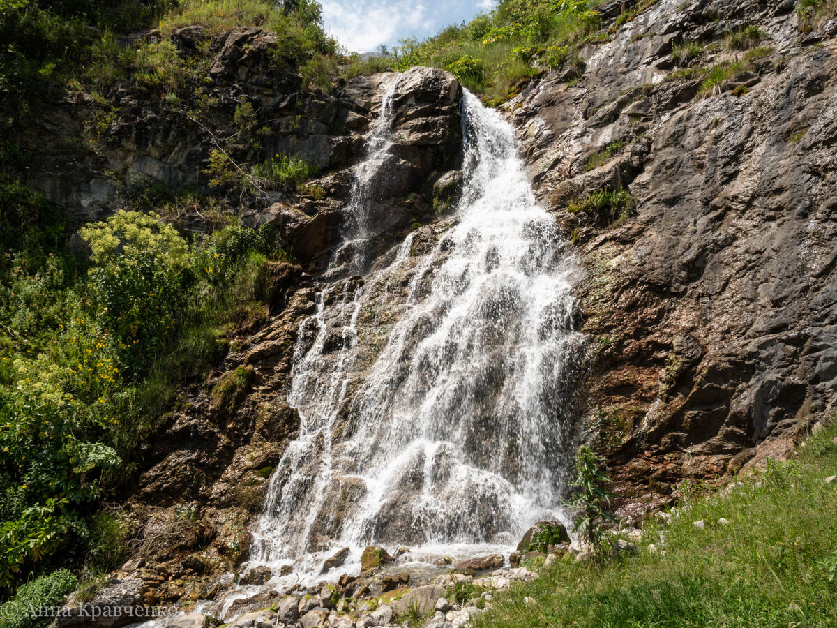 Ускутские водопады в Крыму. Водопад около Магнитогорска. Водопад около Стерлитамака. Киргизская Швейцария.