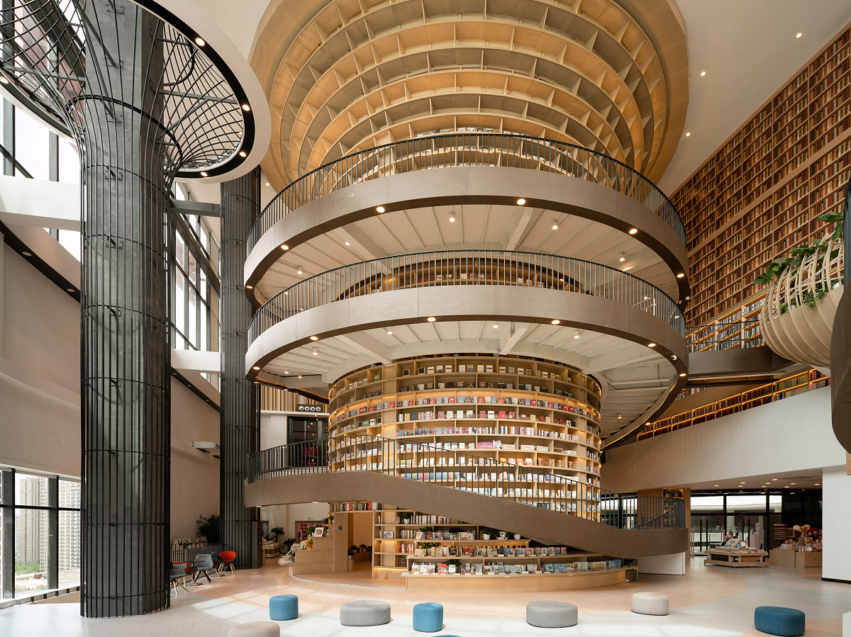 Теперь в Харбине можно увидеть такое чудо Света. Жаль, что у нас не инвестируют в такие красивые арт-объекты.